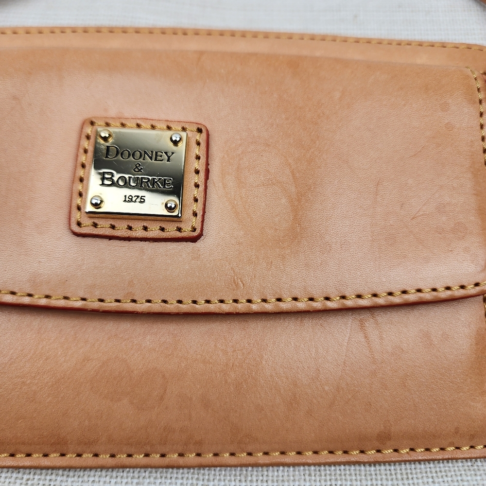 Dooney & Bourke Tan Natural Leather Wristlet Pouch Clutch - Picture 12 of 17
